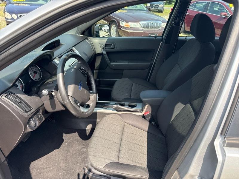 Ford Focus SE Sedan 2010