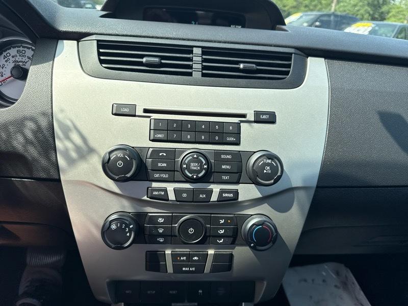 Ford Focus SE Sedan 2010