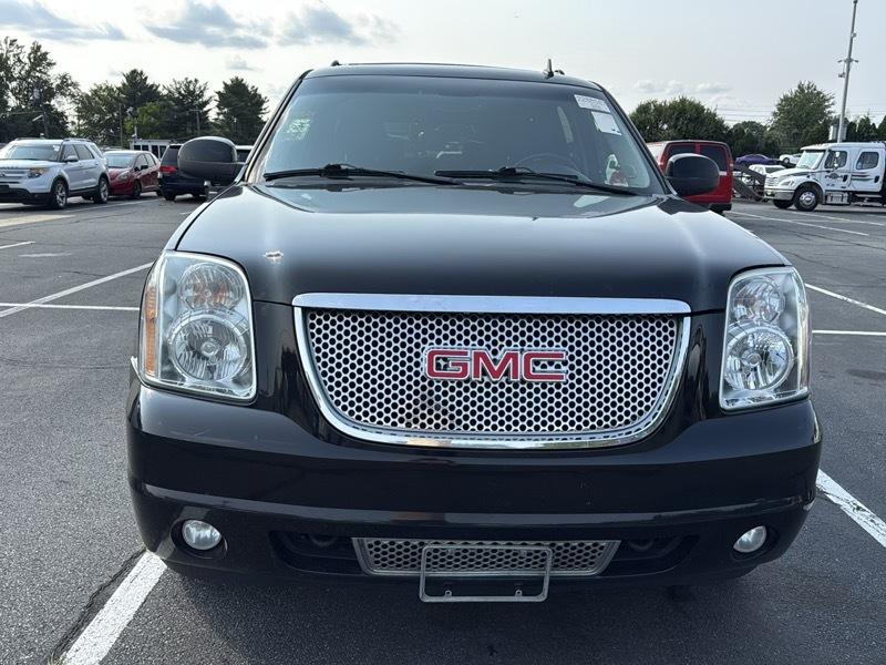 GMC Yukon Denali XL 4WD 2011