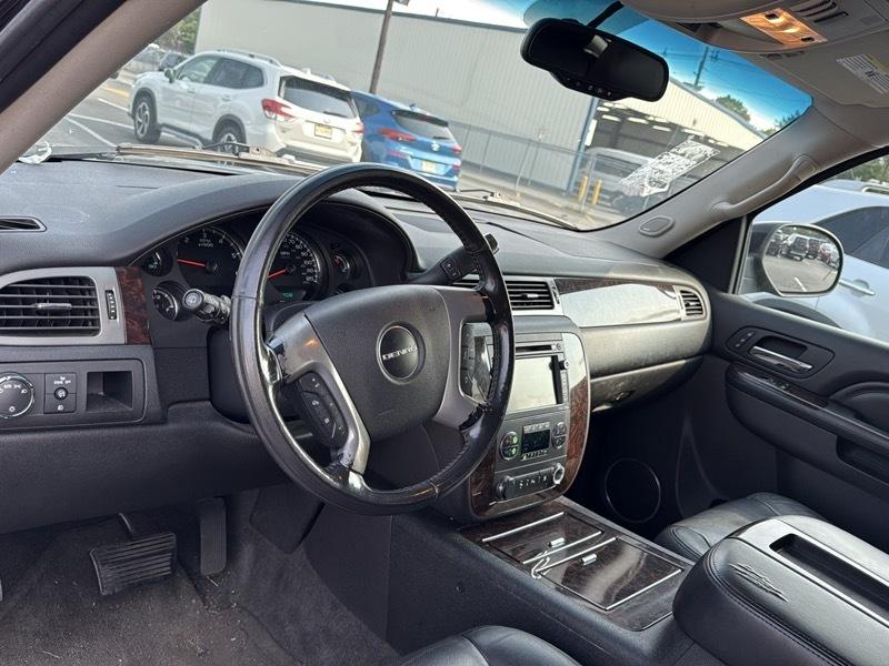 GMC Yukon Denali XL 4WD 2011