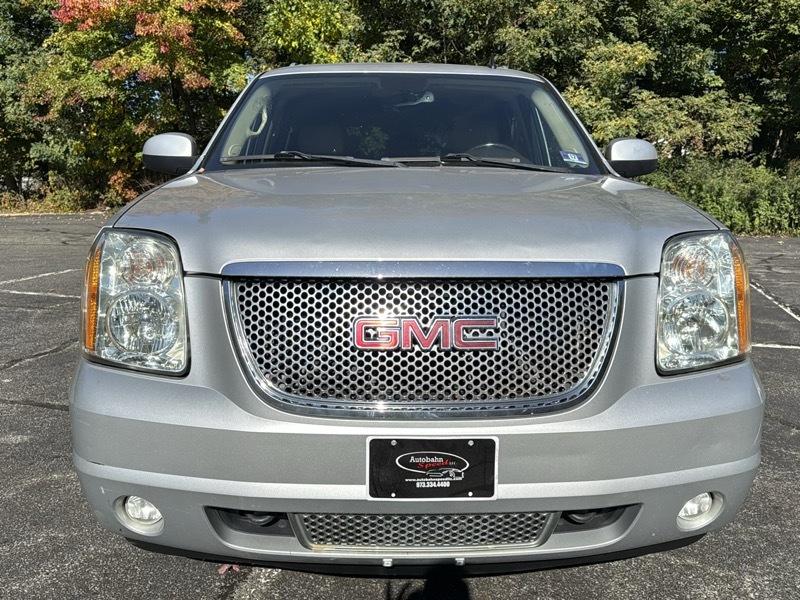 GMC Yukon Denali XL 4WD 2011