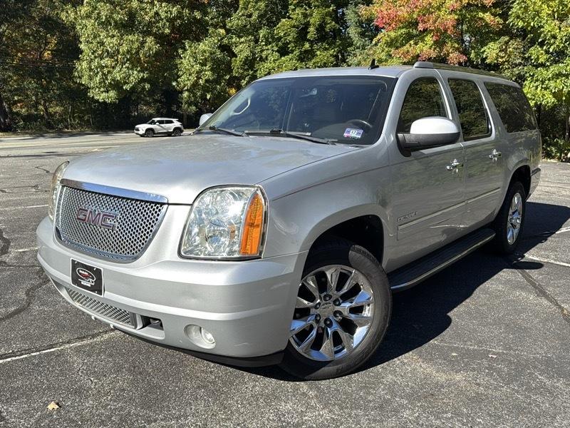 GMC Yukon Denali XL 4WD 2011