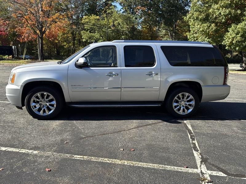 GMC Yukon Denali XL 4WD 2011