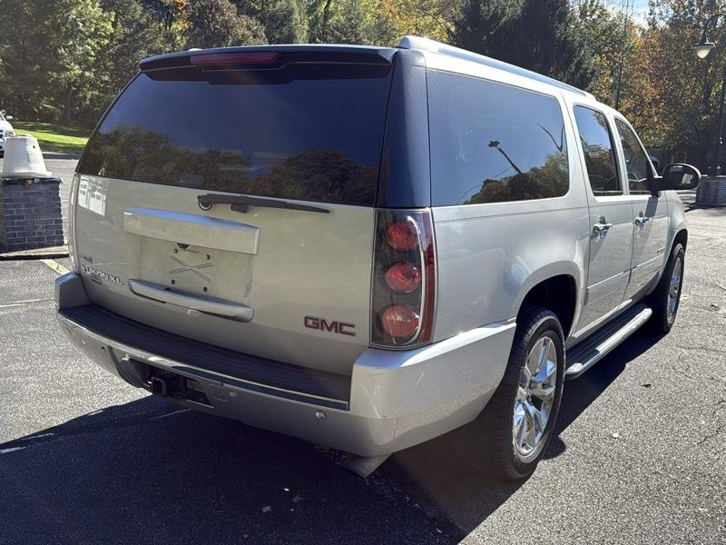 GMC Yukon Denali XL 4WD 2011
