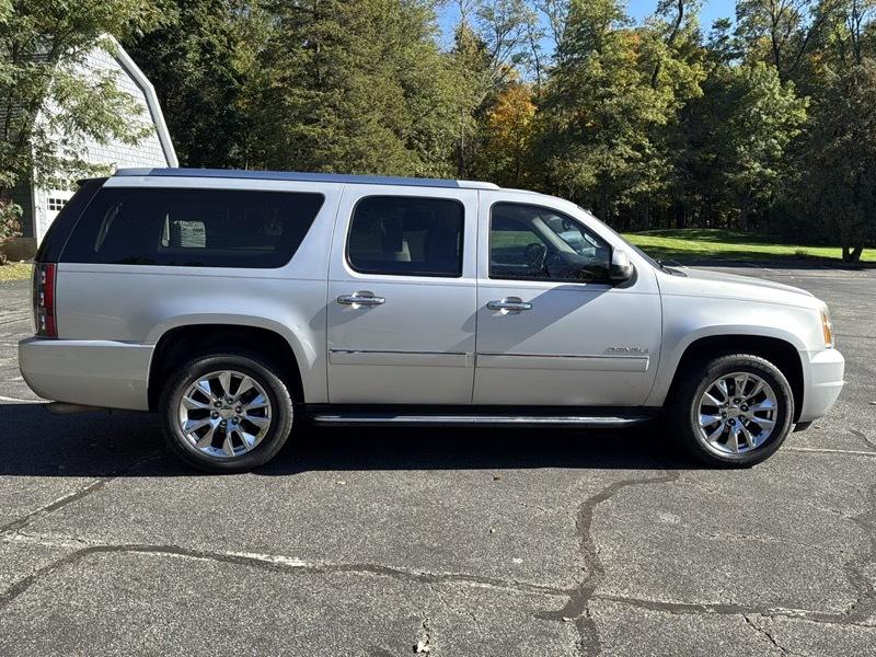 GMC Yukon Denali XL 4WD 2011