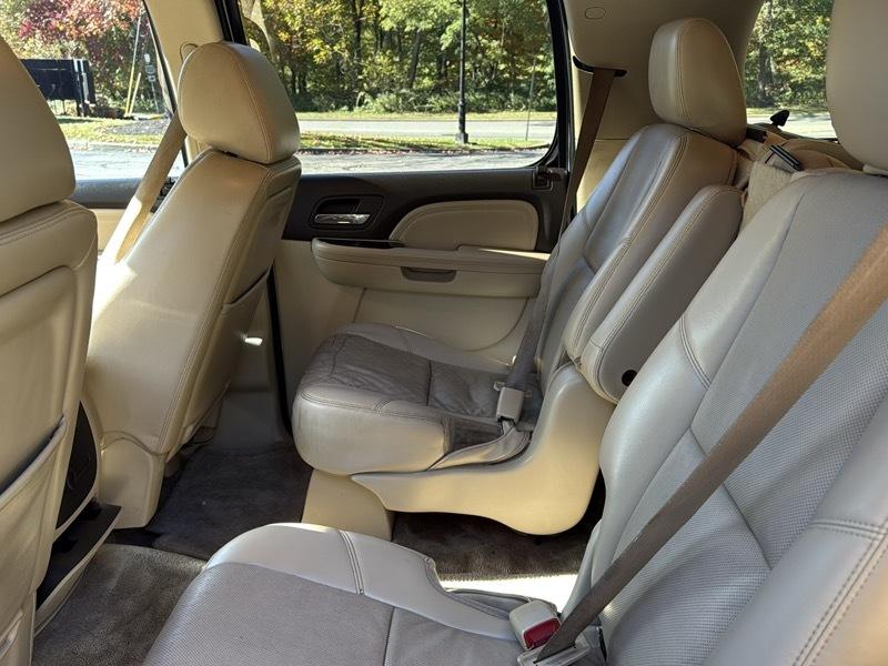 GMC Yukon Denali XL 4WD 2011