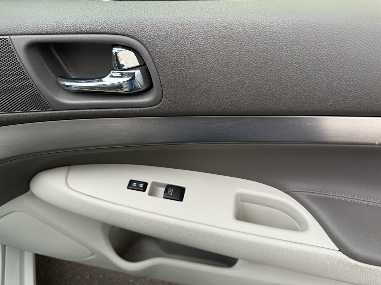 Infiniti G25 Sedan 4dr x AWD 2012 Infiniti G25 Sedan 4dr x AWD 2012