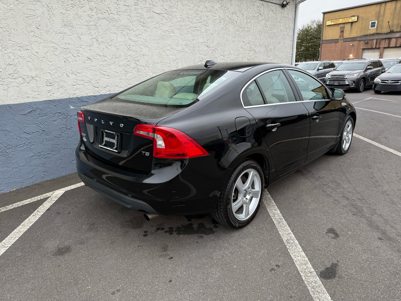 Volvo S60 FWD 4dr Sdn T5 2012