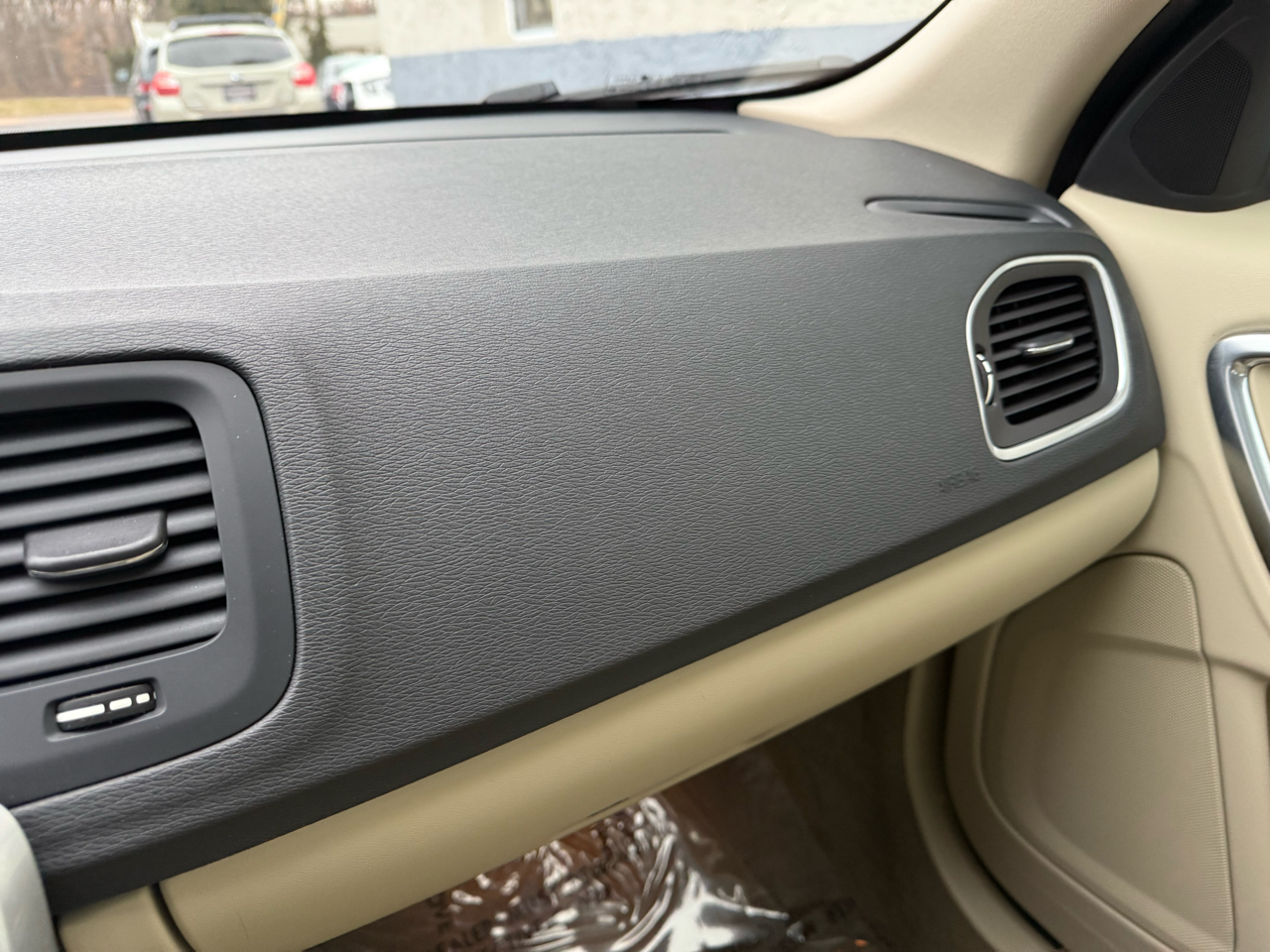 Volvo S60 FWD 4dr Sdn T5 2012