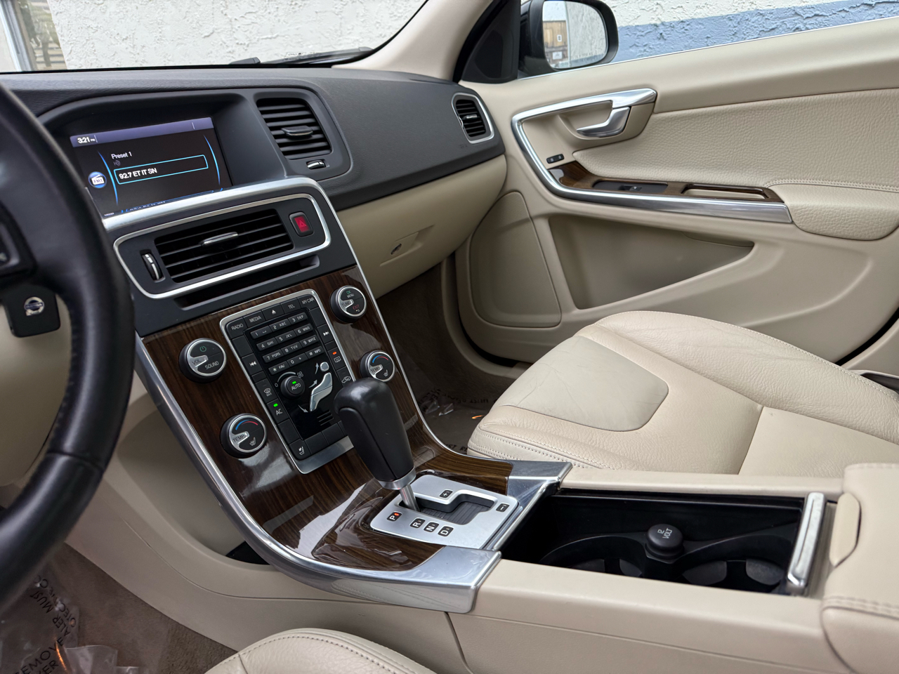 Volvo S60 FWD 4dr Sdn T5 2012