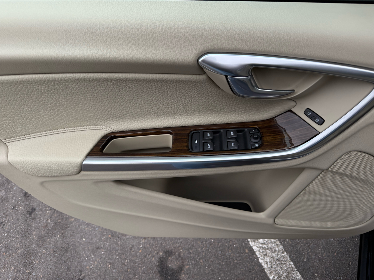 Volvo S60 FWD 4dr Sdn T5 2012