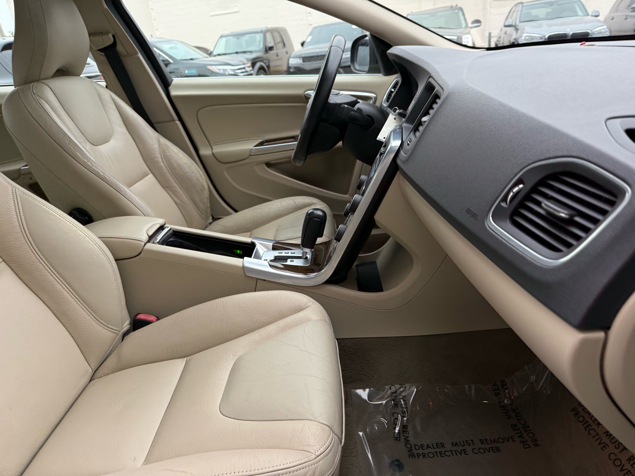 Volvo S60 FWD 4dr Sdn T5 2012