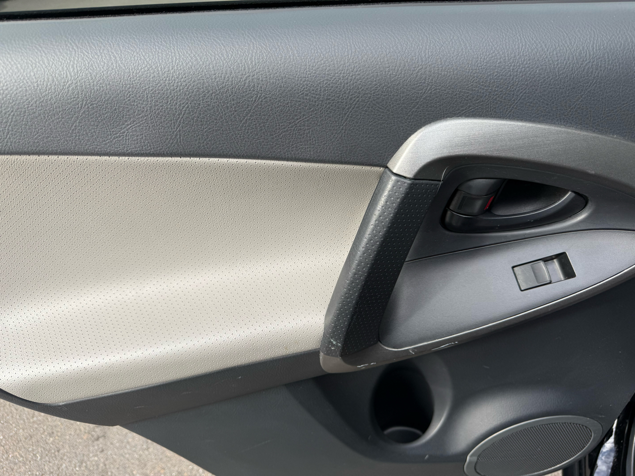 Toyota RAV4 4WD 4dr I4 Limited (Natl) 2012