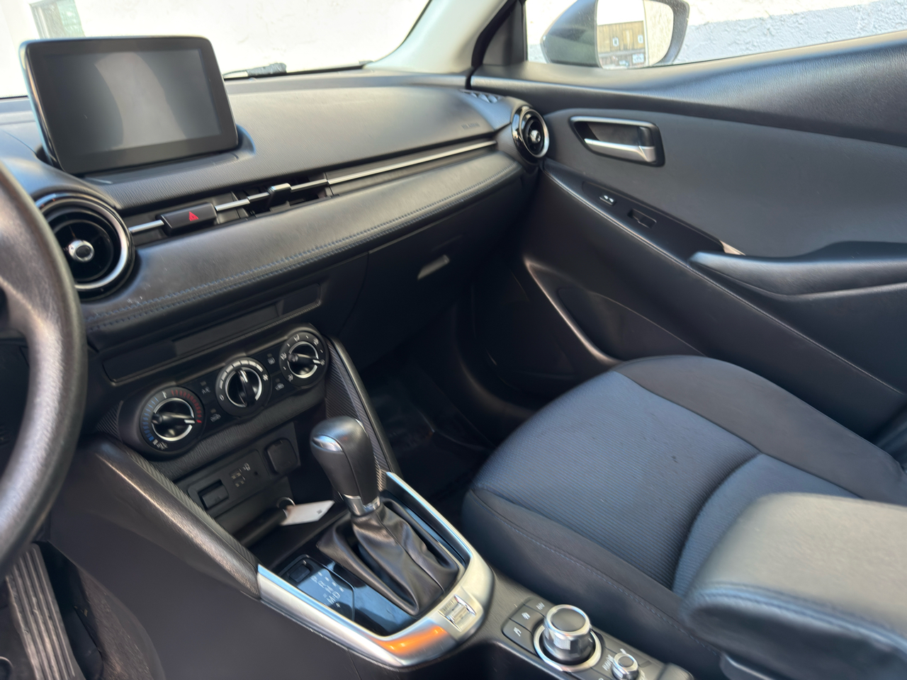 Toyota Yaris Hatchback XLE Auto (Natl) 2020