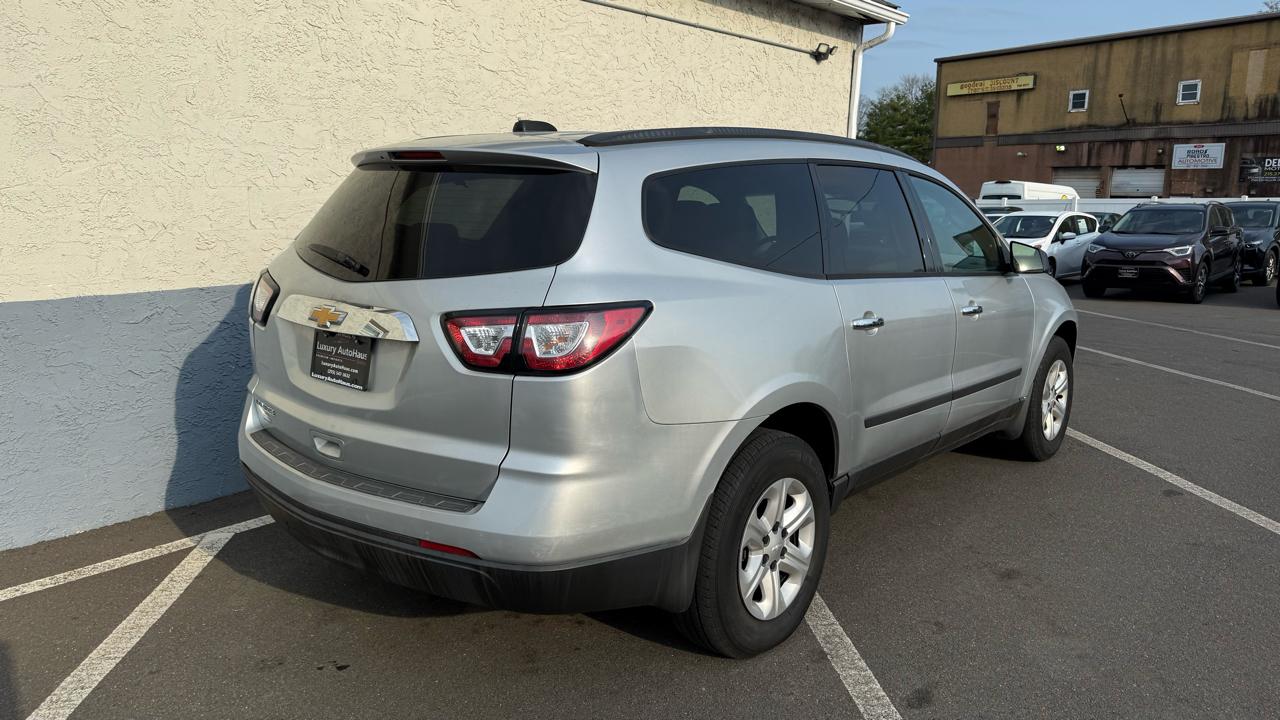 Chevrolet Traverse FWD 4dr LS w/1LS 2017
