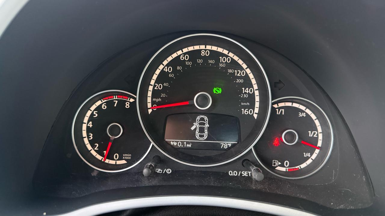 Volkswagen Beetle Convertible 2dr Auto 2.5L PZEV 2013