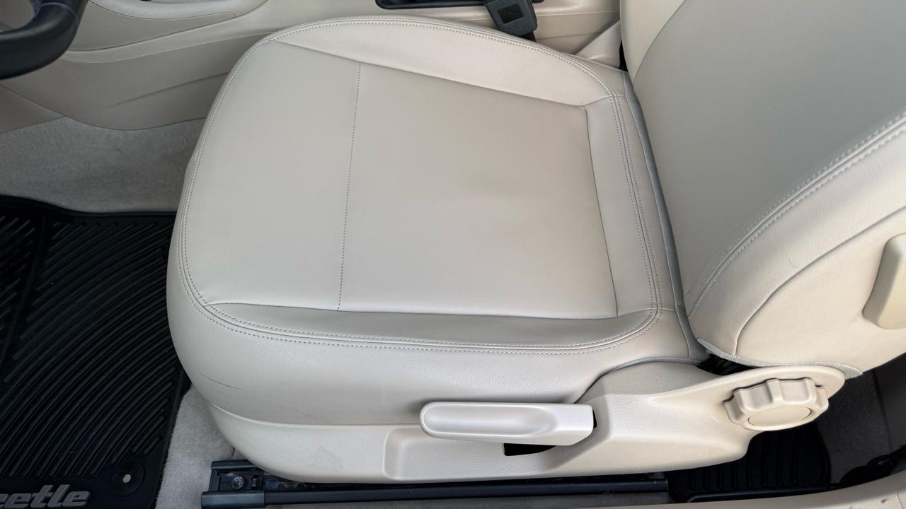 Volkswagen Beetle Convertible 2dr Auto 2.5L PZEV 2013