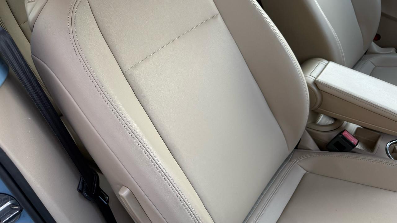 Volkswagen Beetle Convertible 2dr Auto 2.5L PZEV 2013