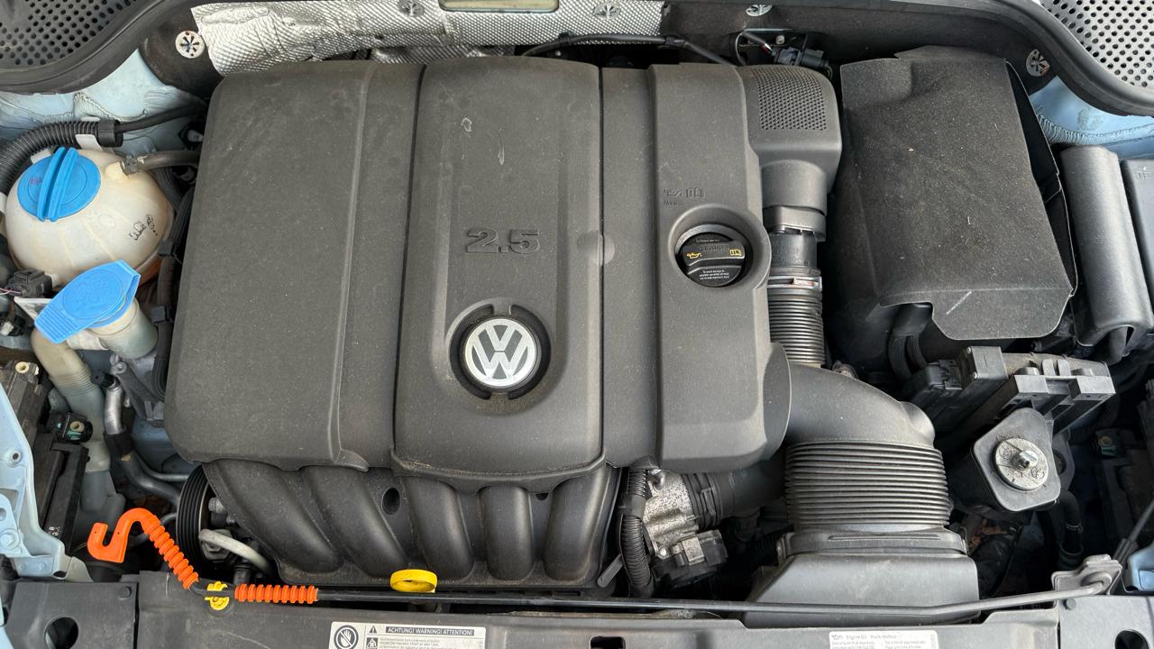 Volkswagen Beetle Convertible 2dr Auto 2.5L PZEV 2013