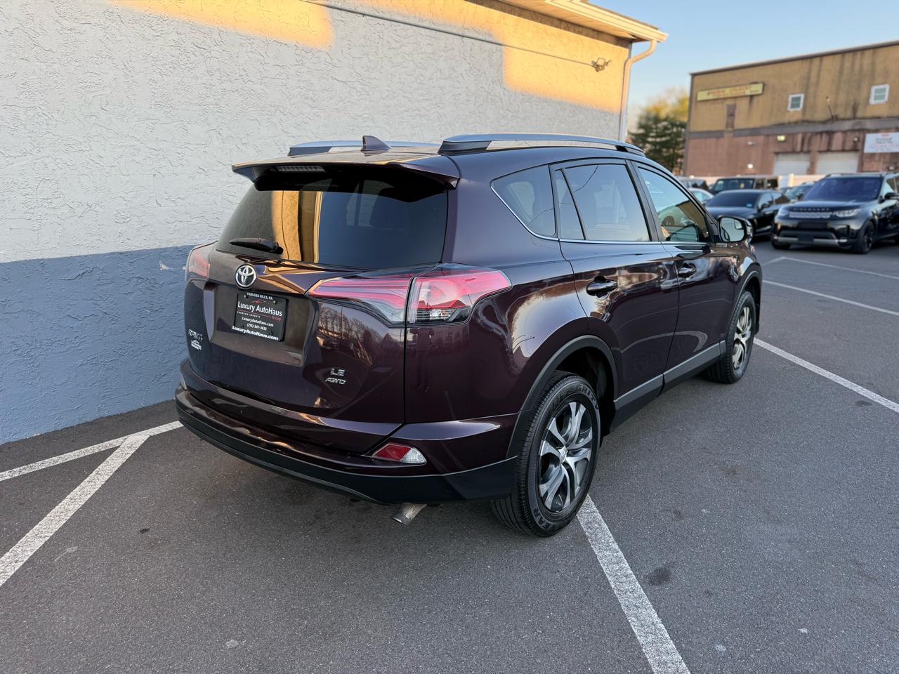 Toyota RAV4 LE AWD (Natl) 2018