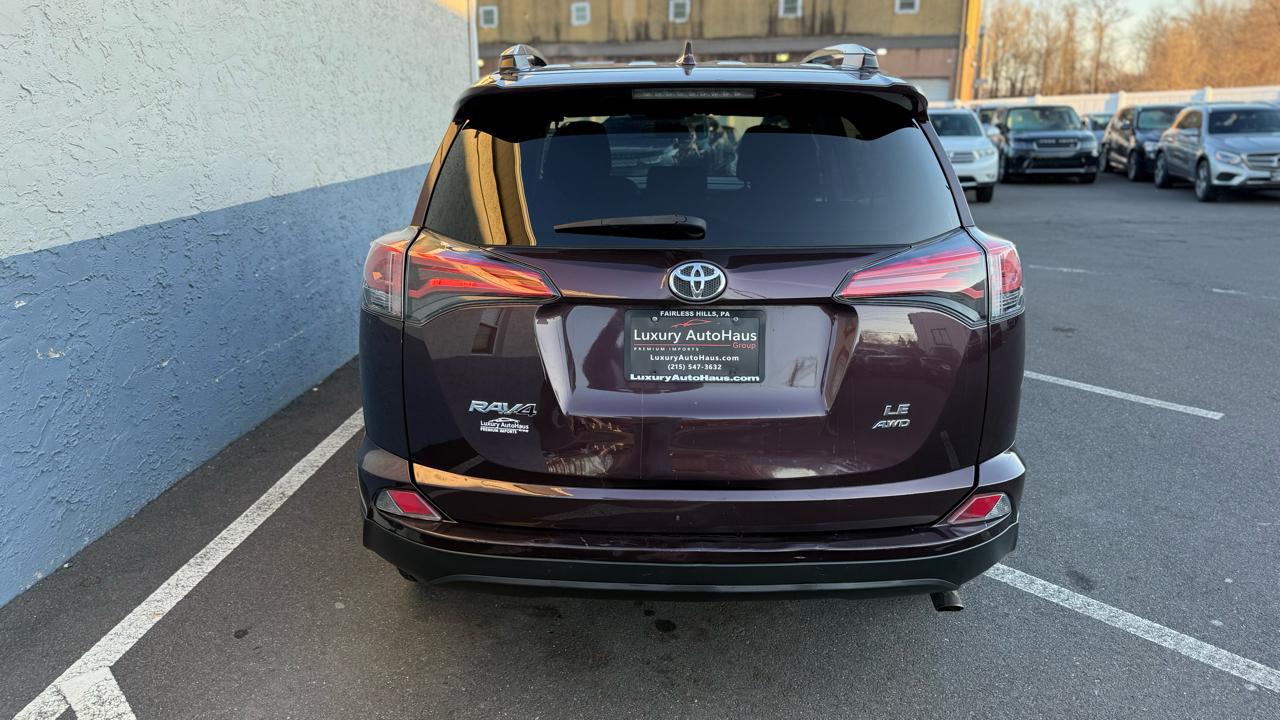 Toyota RAV4 LE AWD (Natl) 2018