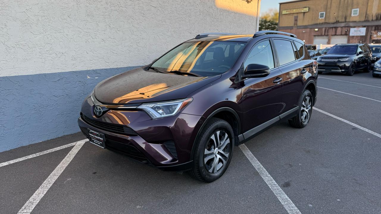 Toyota RAV4 LE AWD (Natl) 2018
