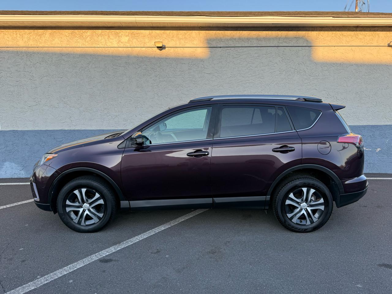 Toyota RAV4 LE AWD (Natl) 2018