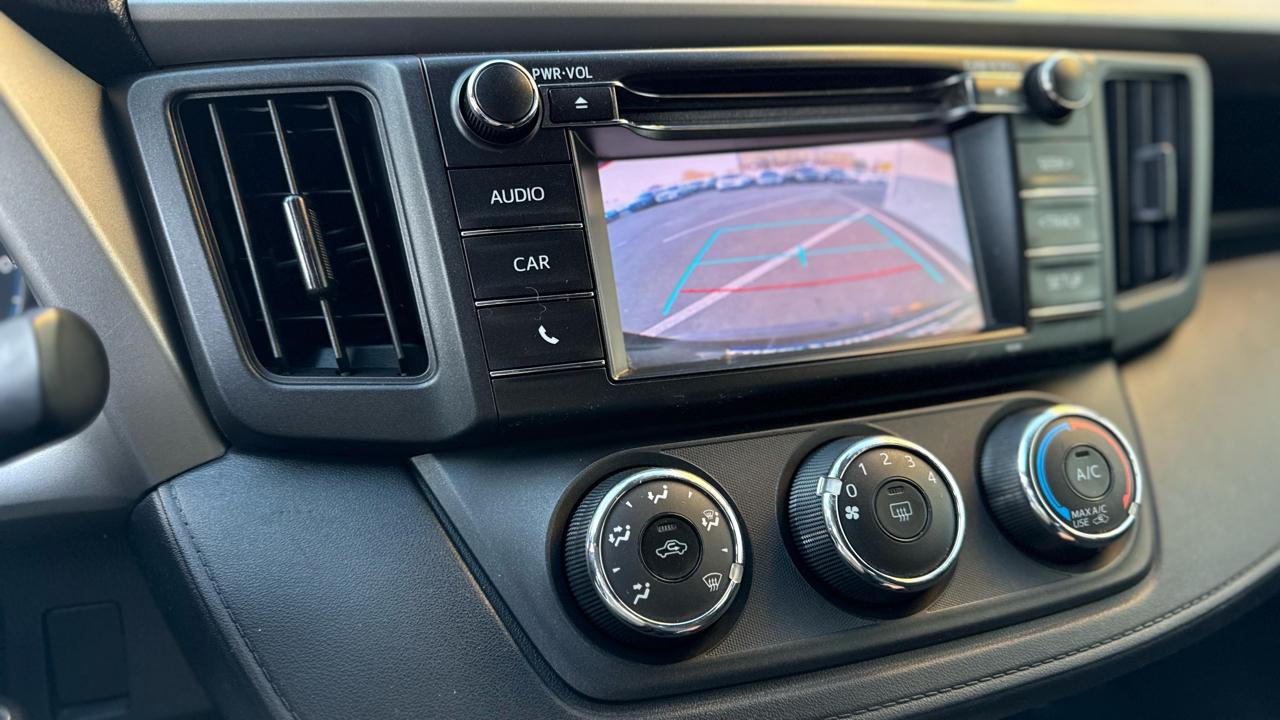 Toyota RAV4 LE AWD (Natl) 2018