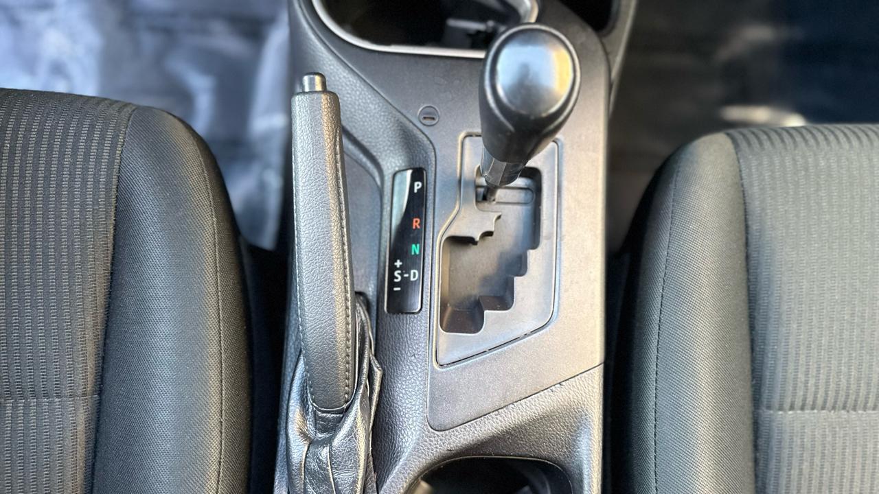 Toyota RAV4 LE AWD (Natl) 2018