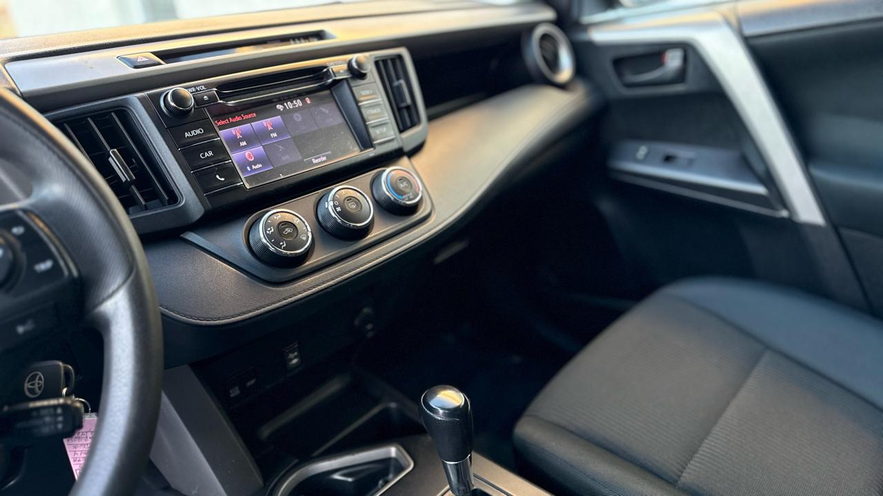 Toyota RAV4 LE AWD (Natl) 2018