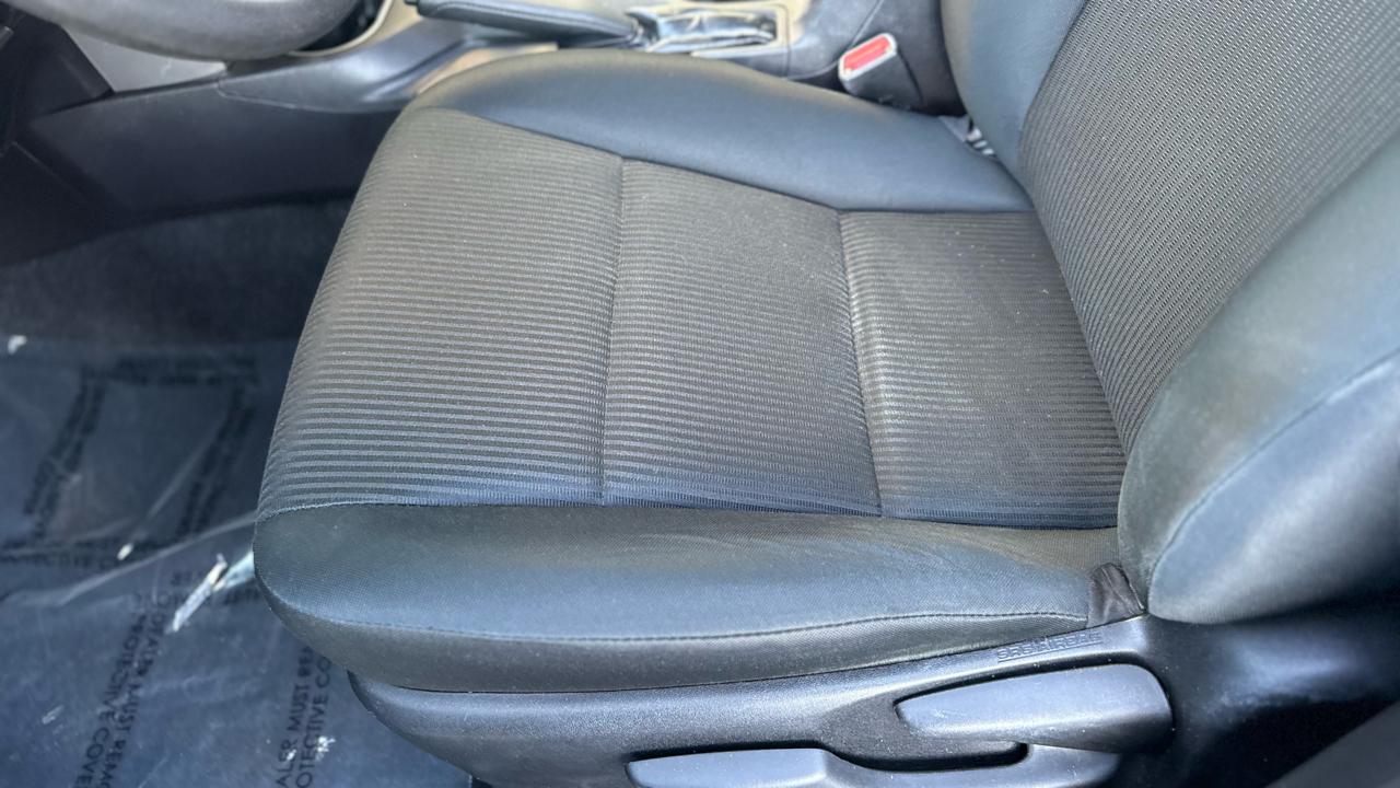 Toyota RAV4 LE AWD (Natl) 2018