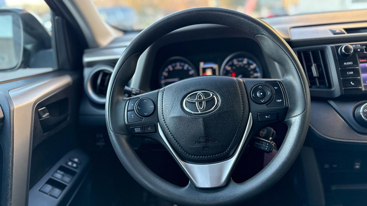 Toyota RAV4 LE AWD (Natl) 2018