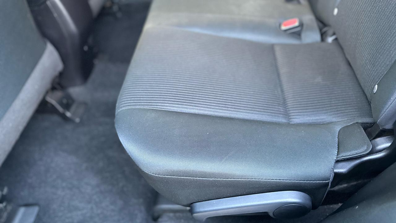 Toyota RAV4 LE AWD (Natl) 2018