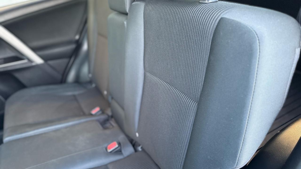 Toyota RAV4 LE AWD (Natl) 2018