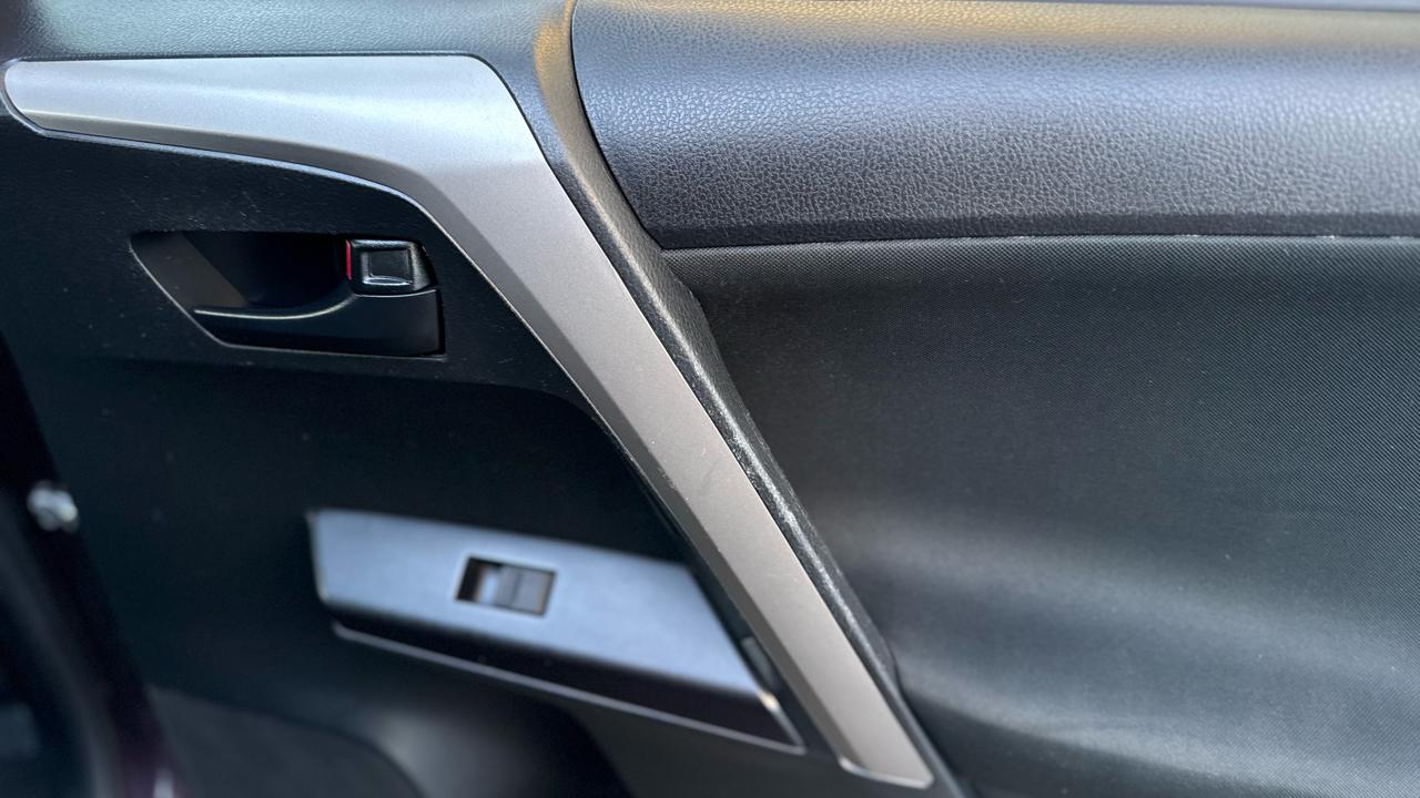 Toyota RAV4 LE AWD (Natl) 2018