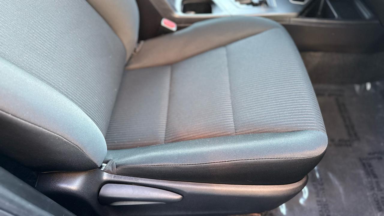 Toyota RAV4 LE AWD (Natl) 2018