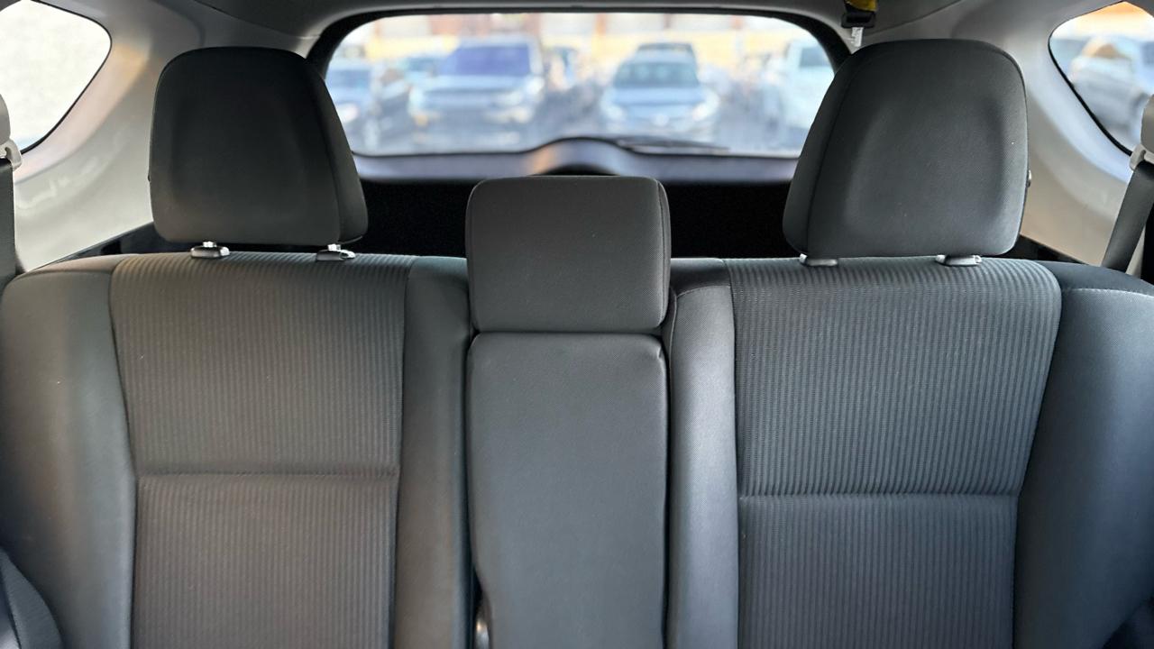 Toyota RAV4 LE AWD (Natl) 2018