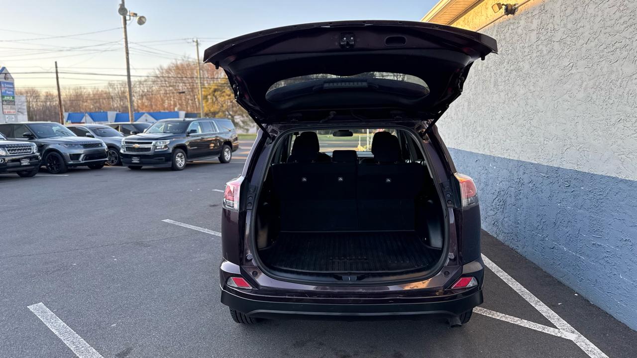 Toyota RAV4 LE AWD (Natl) 2018