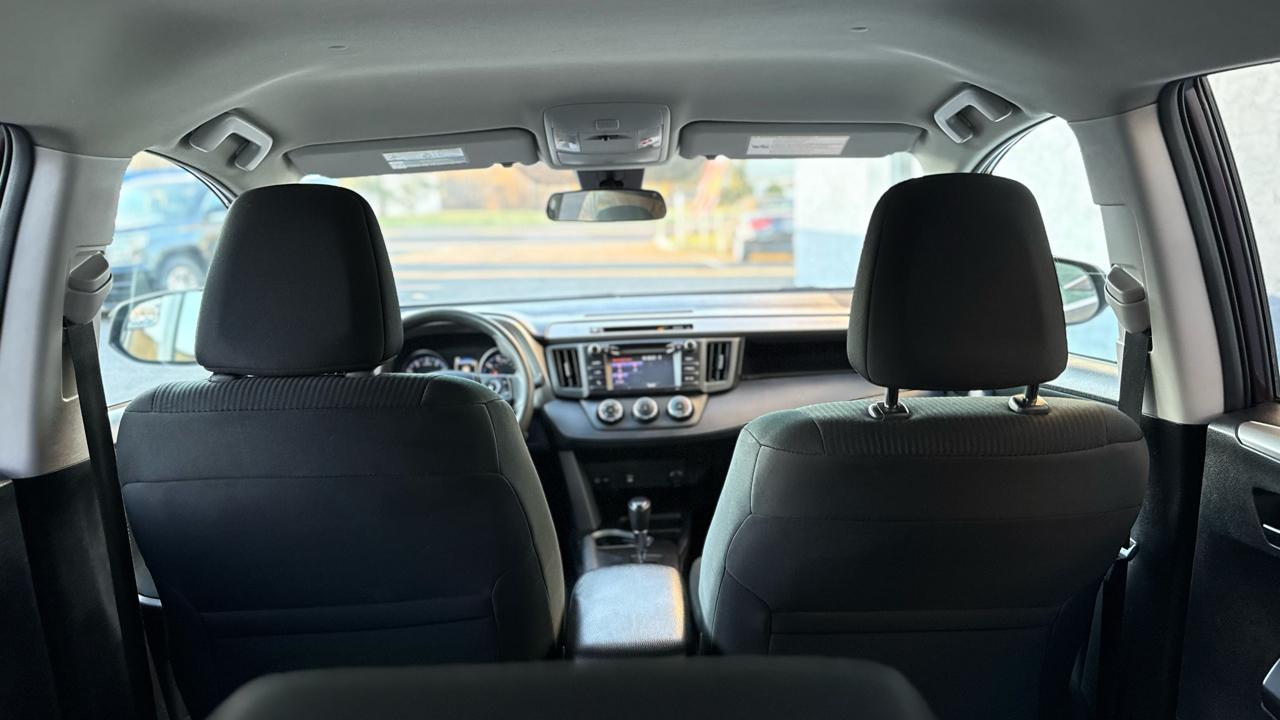 Toyota RAV4 LE AWD (Natl) 2018