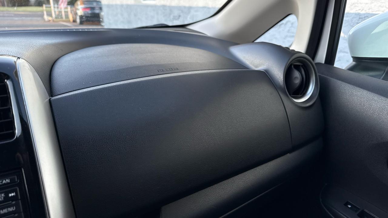 Nissan Versa Note SV CVT 2017