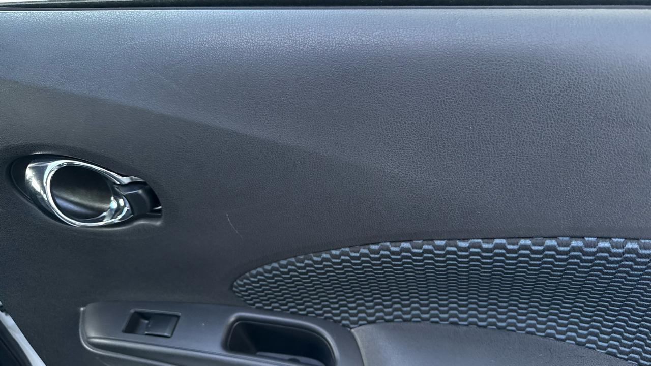 Nissan Versa Note SV CVT 2017