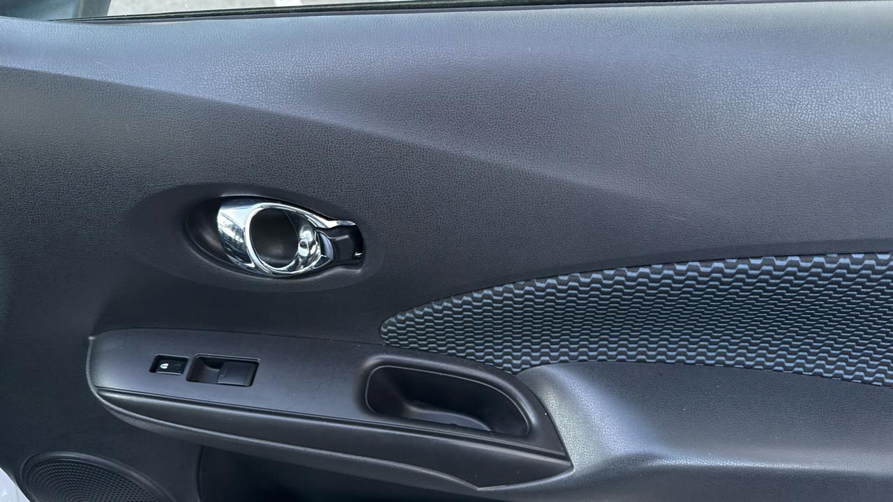 Nissan Versa Note SV CVT 2017