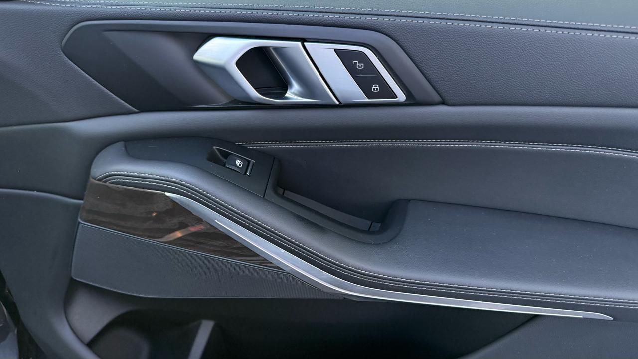 BMW X5 xDrive40i Sports Activity Vehicle 2023