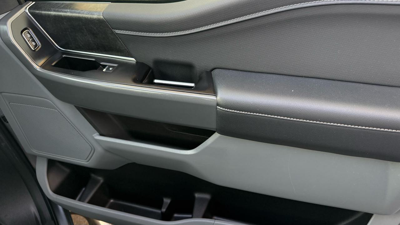 Ford F-150 Lariat 4WD SuperCab 8' Box 2022