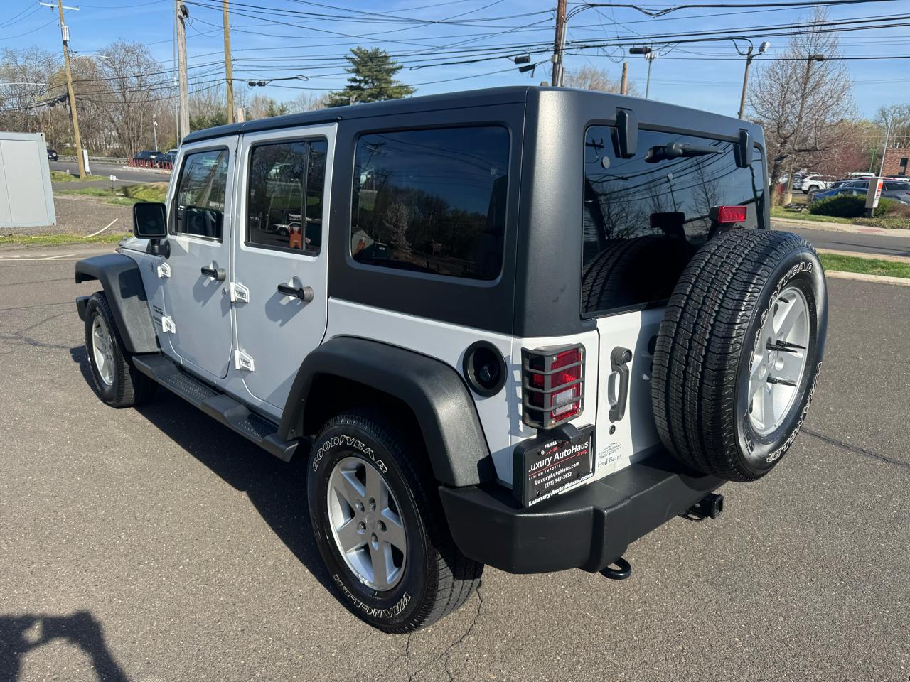 Jeep Wrangler Unlimited 4WD 4dr Sport 2016