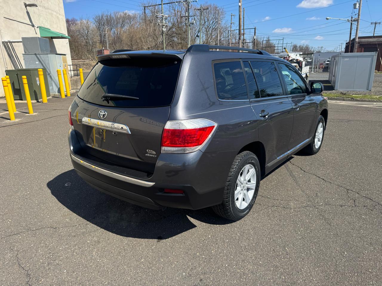 Toyota Highlander 4WD 4dr V6 (Natl) 2013