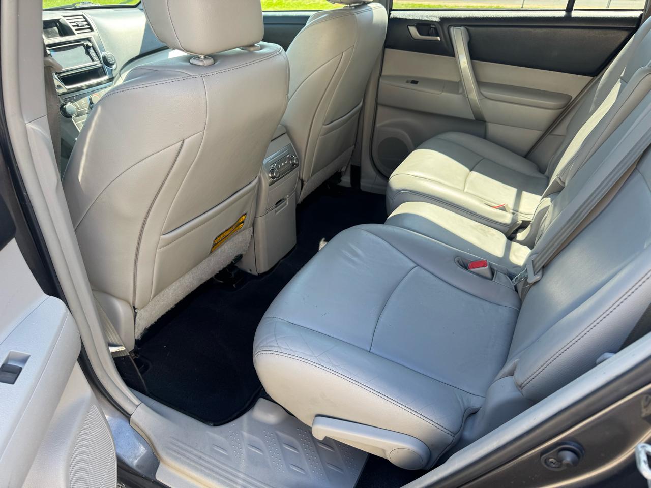 Toyota Highlander 4WD 4dr V6 (Natl) 2013