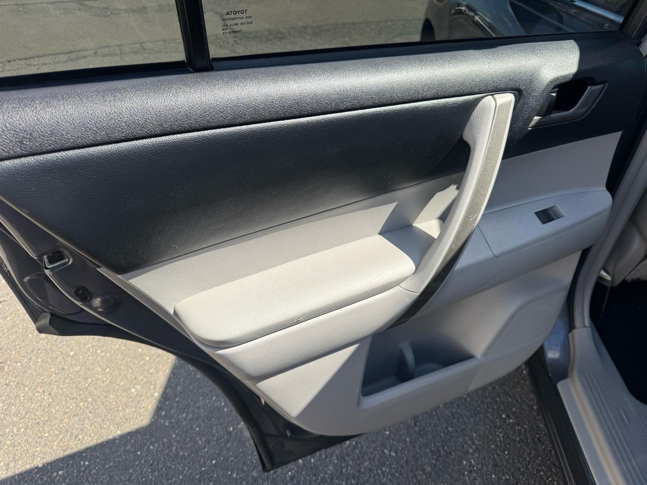 Toyota Highlander 4WD 4dr V6 (Natl) 2013