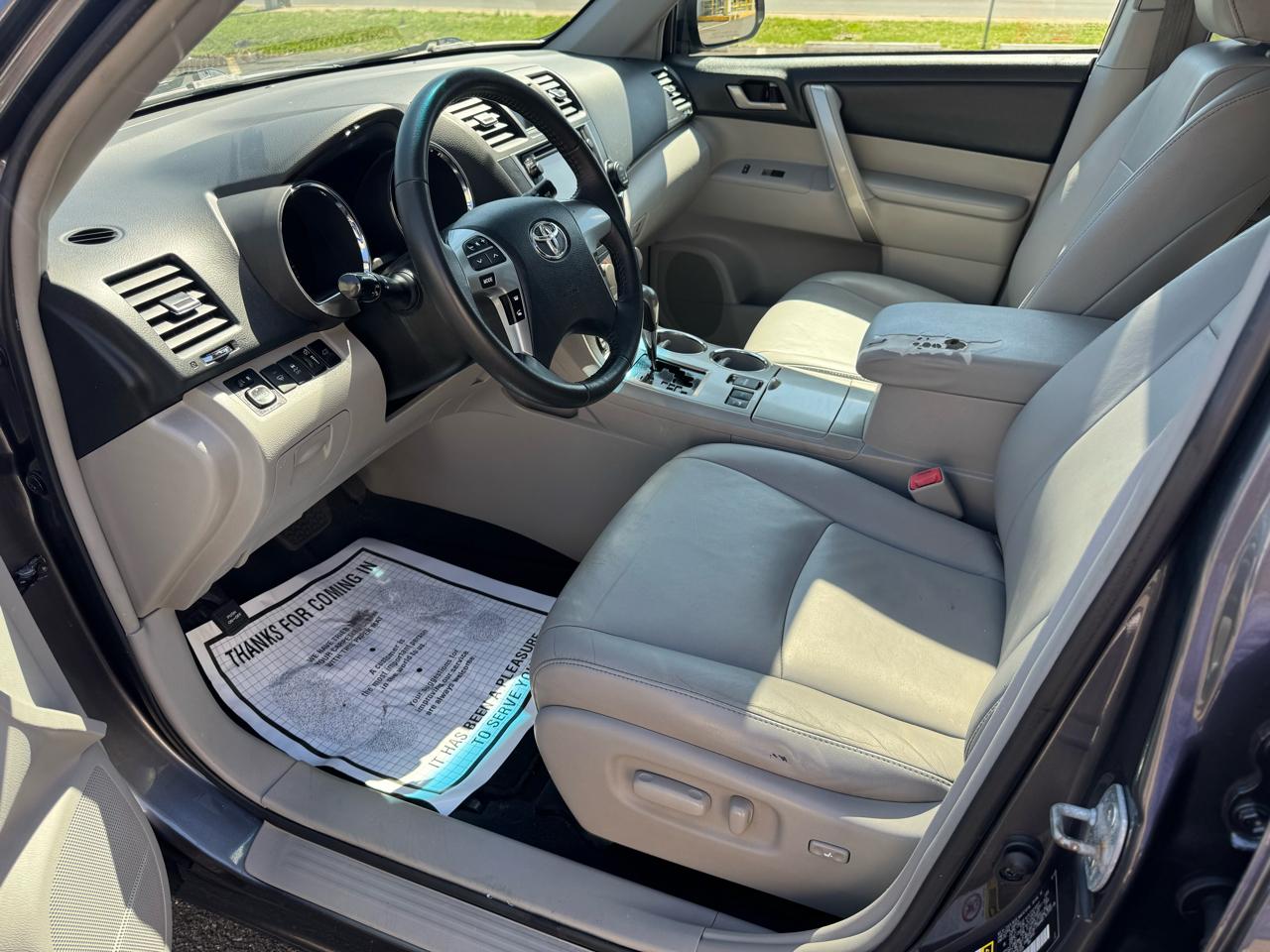 Toyota Highlander 4WD 4dr V6 (Natl) 2013