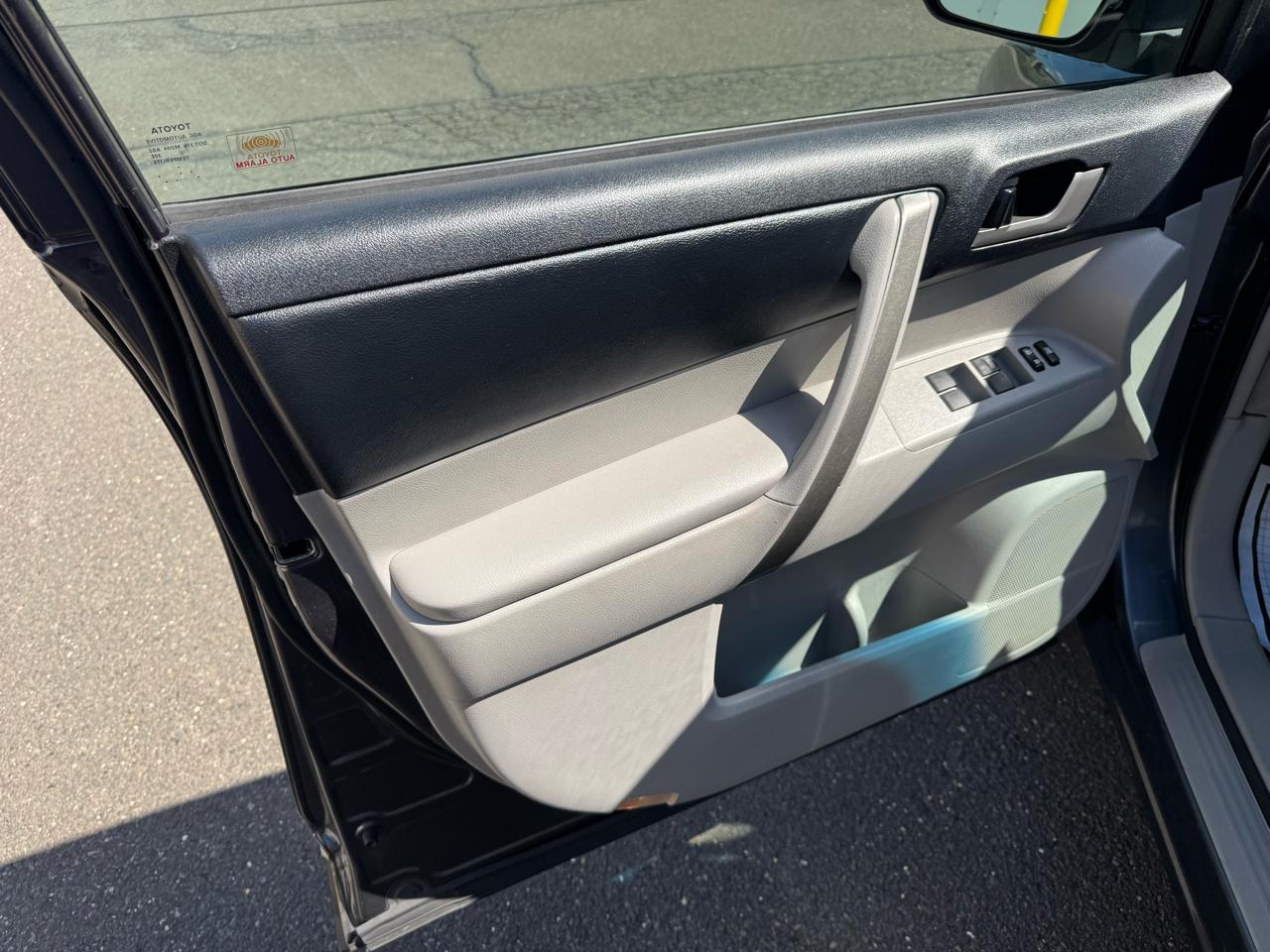 Toyota Highlander 4WD 4dr V6 (Natl) 2013